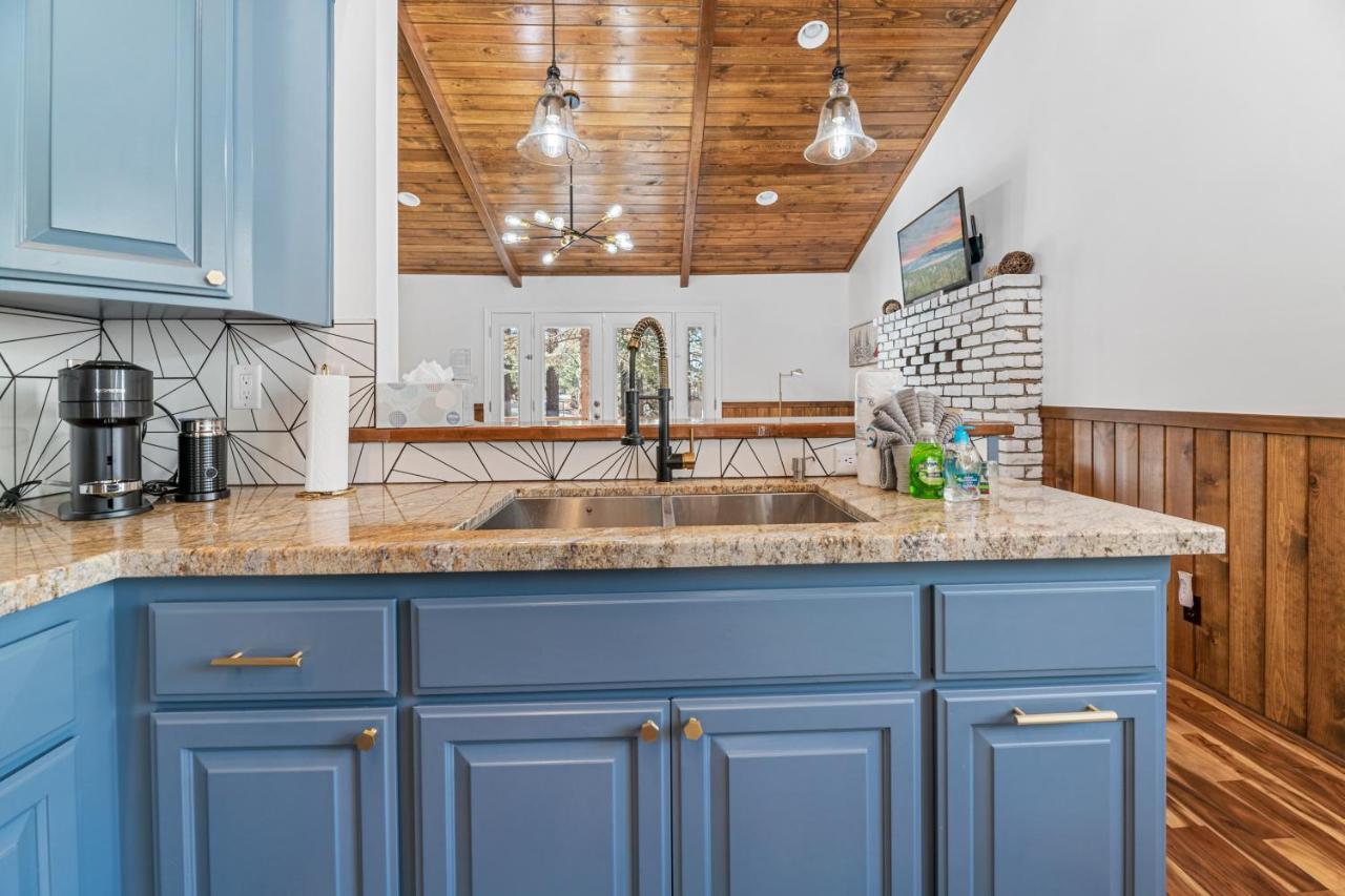Yellow Pine Lodge - Charming Cottage Style Cabin With Peak-A-Boo Lake And Mountain Views Big Bear Lake Buitenkant foto